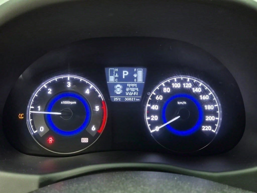 HYUNDAI Accent - Vista 6