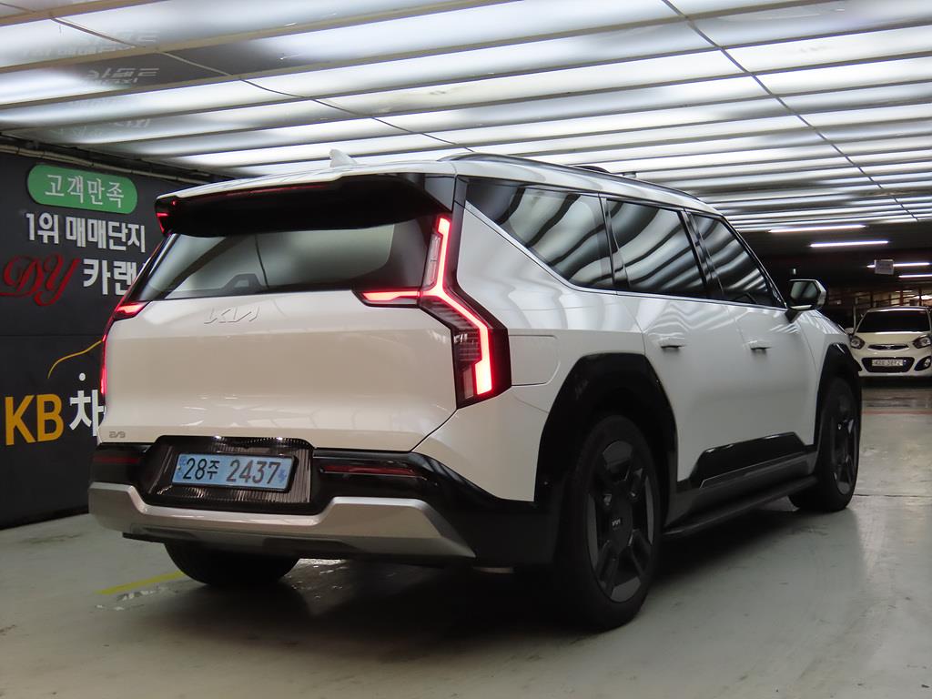 KIA EV9 - Vista 4