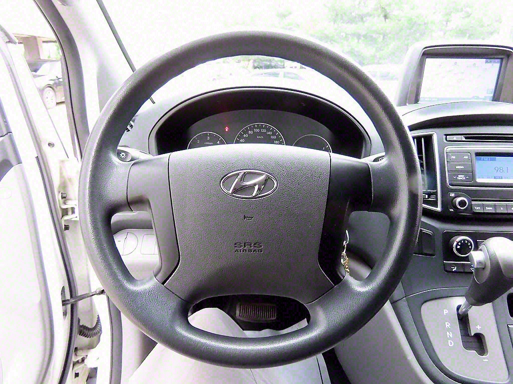 HYUNDAI Starex - Vista 8