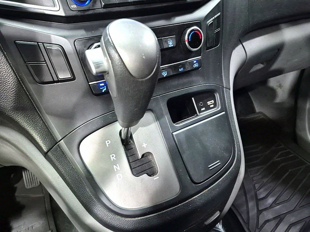 HYUNDAI Starex - Vista 9