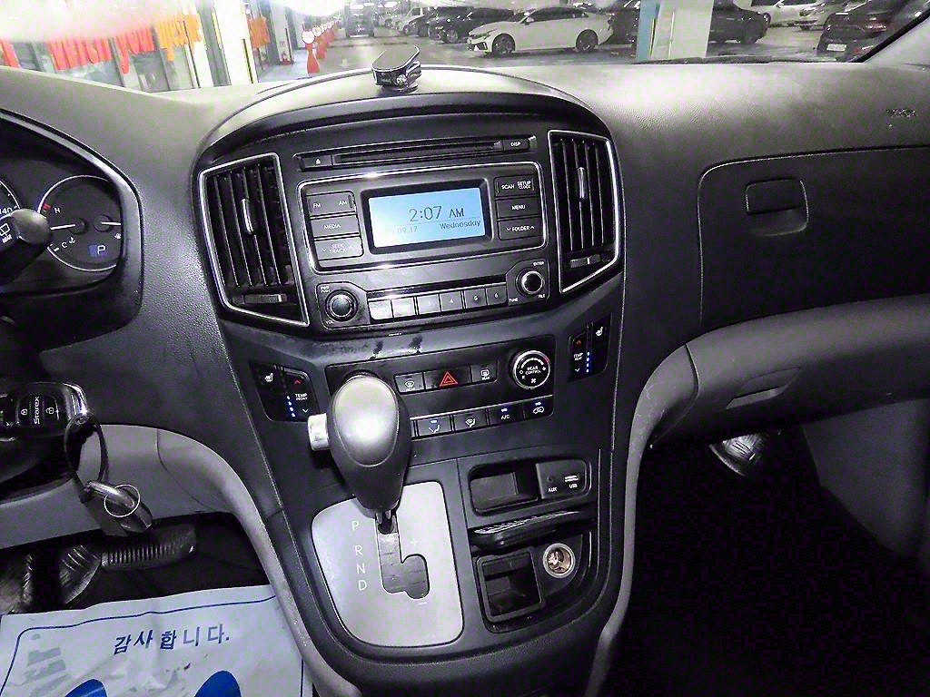 HYUNDAI Starex - Vista 12