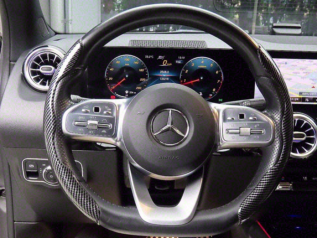 Mercedes Benz GLA Class - Vista 9