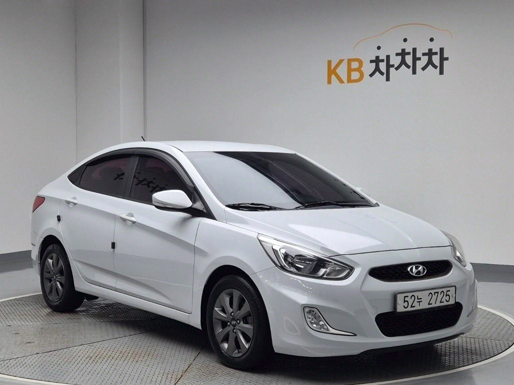 HYUNDAI Accent - Vista 4
