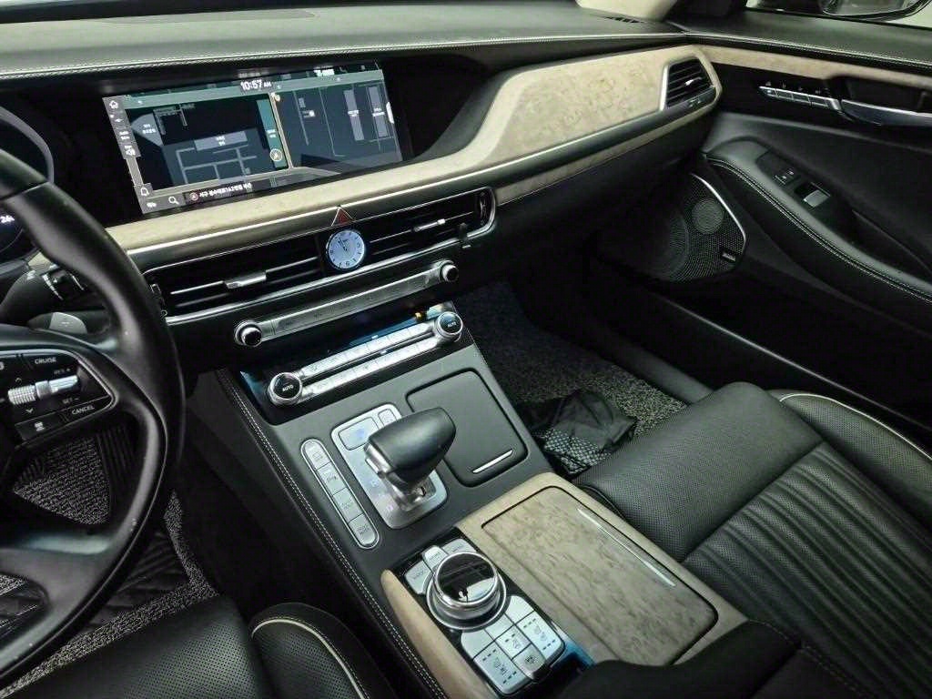 Genesis G90 - Vista 10