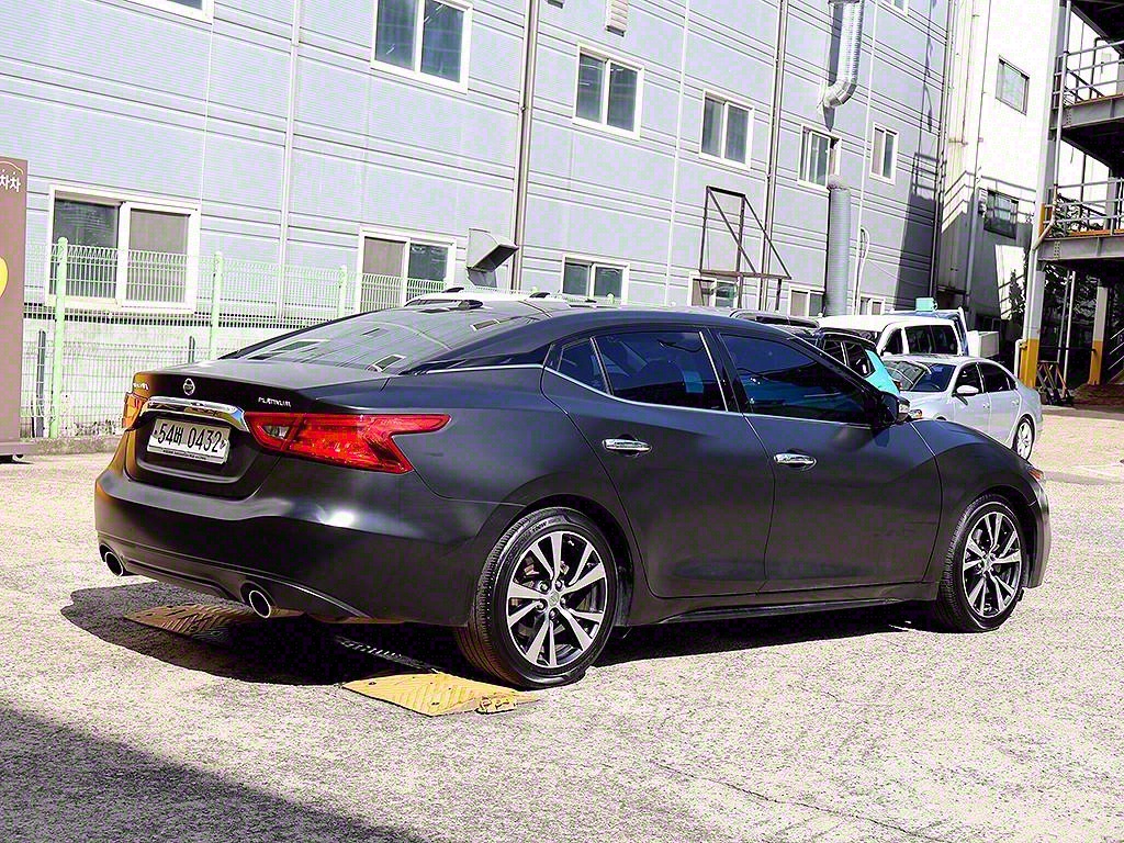 Nissan Maxima - Vista 7