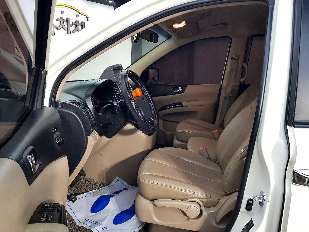 KIA Carnival - Vista 8