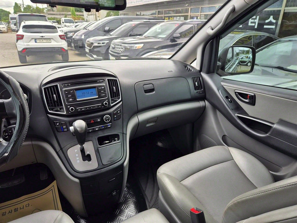 HYUNDAI Starex - Vista 8