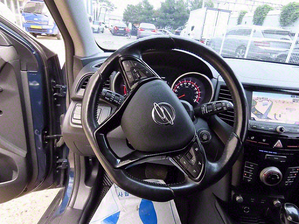 Ssangyong Tivoli - Vista 8