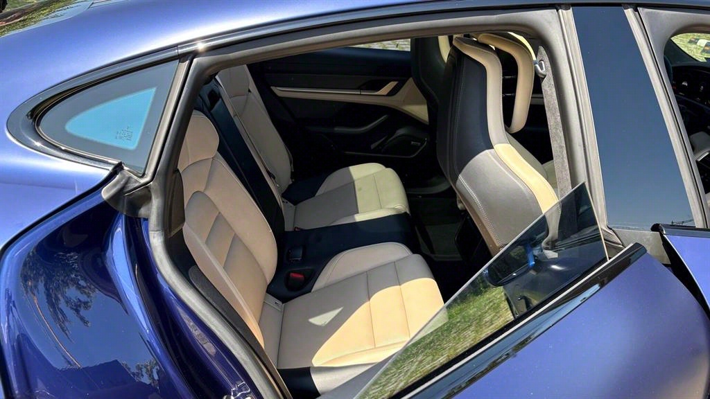 Porsche Taycan - Vista 10