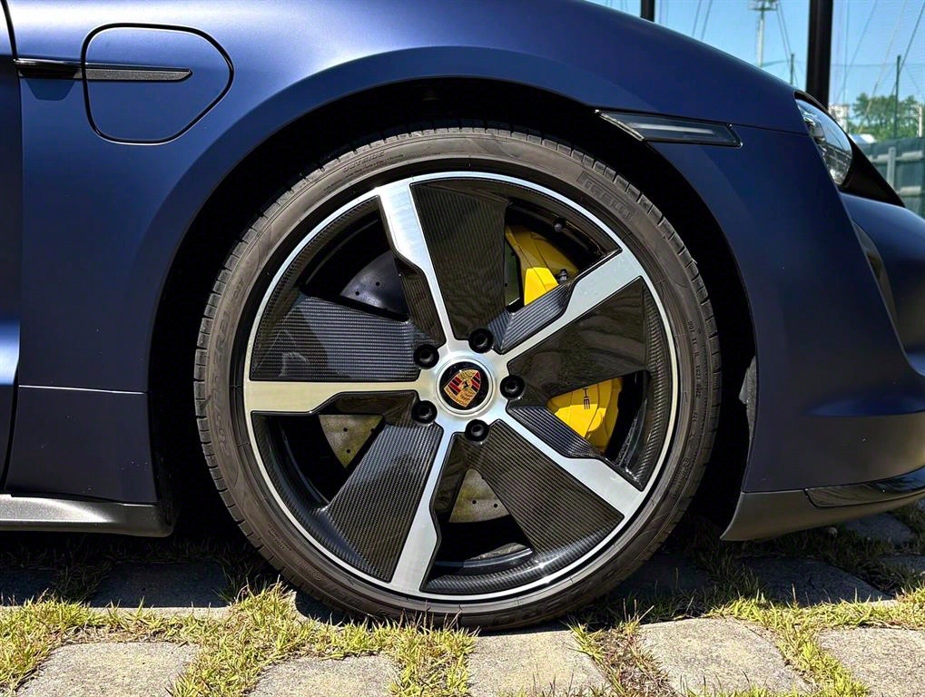 Porsche Taycan - Vista 8