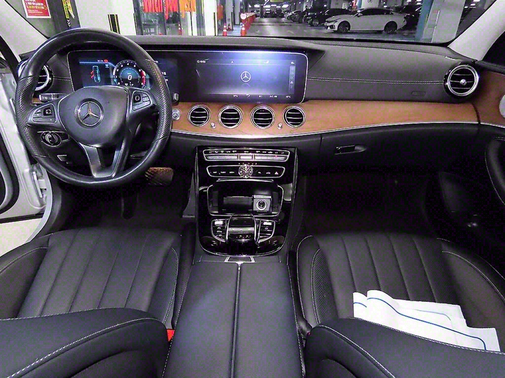 Mercedes Benz E class - Vista 10