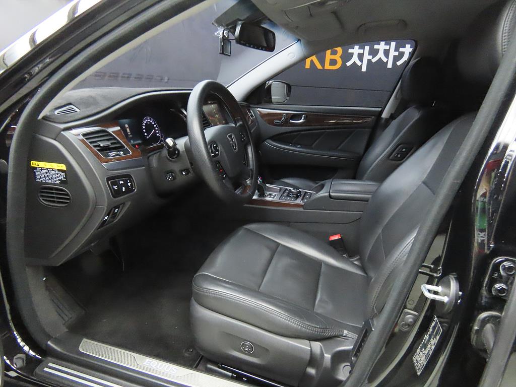 HYUNDAI Equus - Vista 5