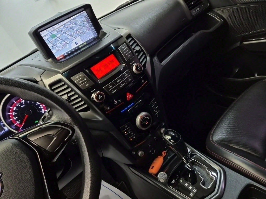 Ssangyong Tivoli - Vista 10