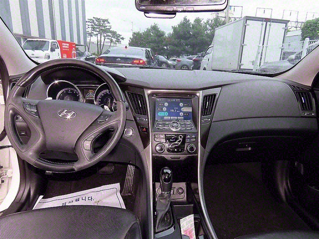 HYUNDAI Sonata - Vista 7