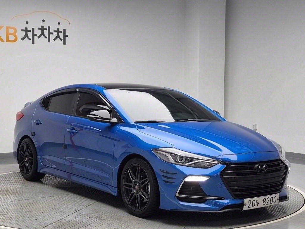 HYUNDAI Avante - Vista 4