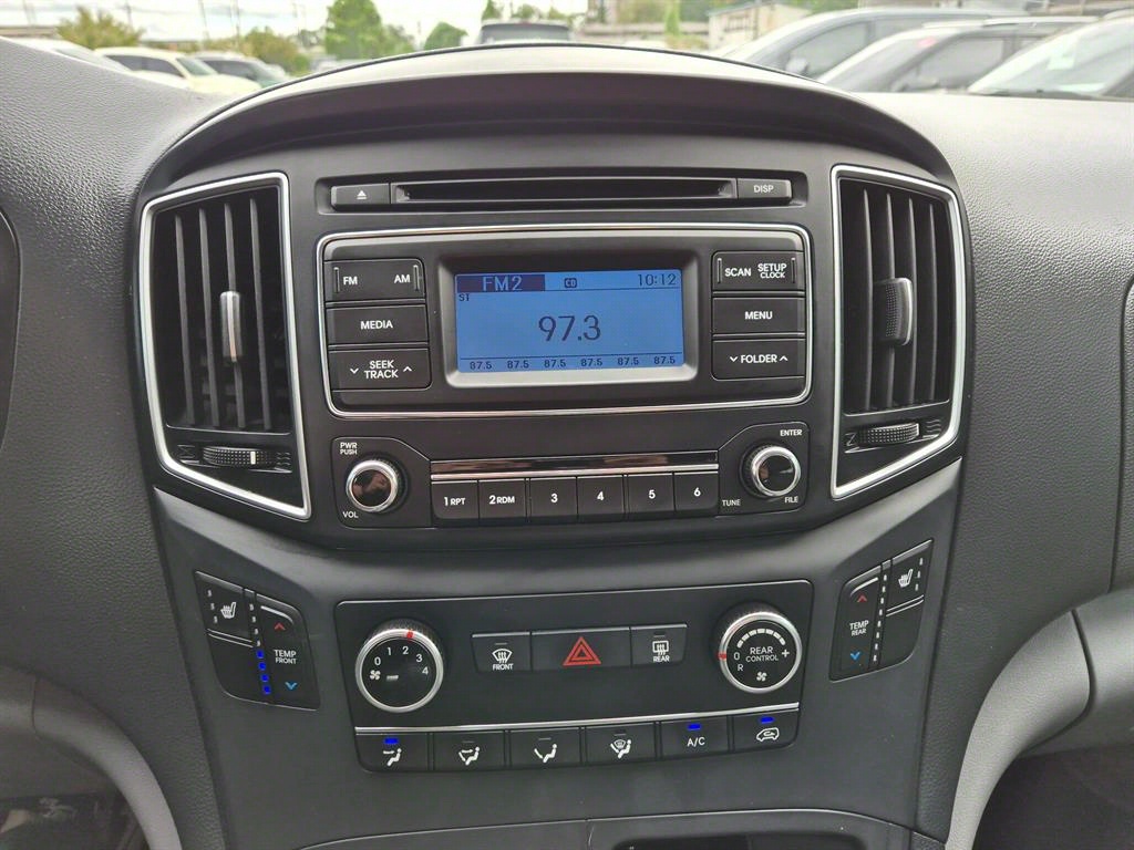 HYUNDAI Starex - Vista 10