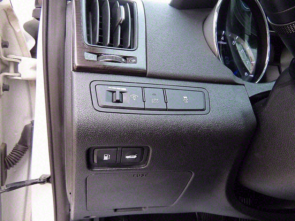 HYUNDAI Sonata - Vista 12