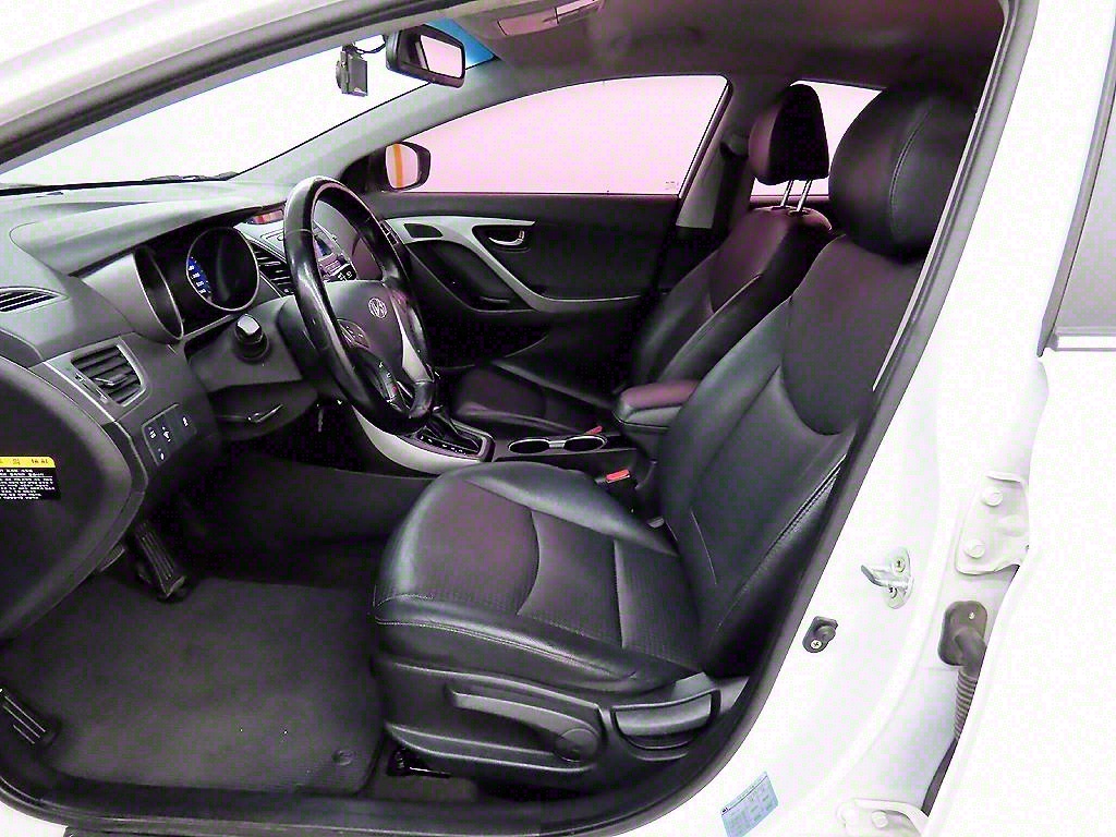 HYUNDAI Avante - Vista 5