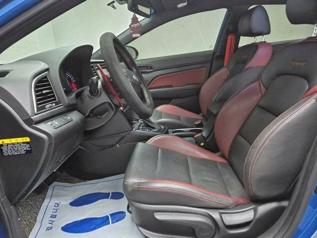 HYUNDAI Avante - Vista 11