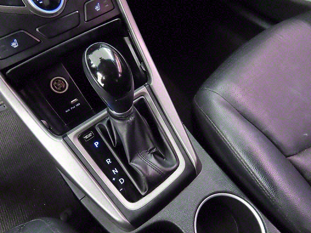 HYUNDAI Avante - Vista 10