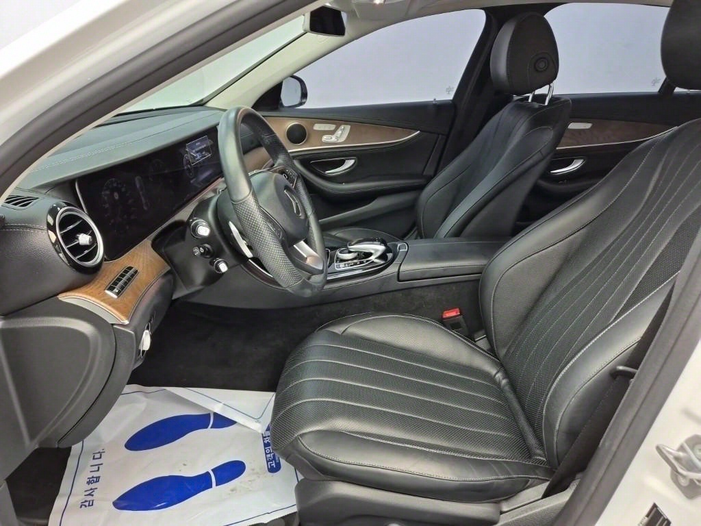 Mercedes Benz E class - Vista 11