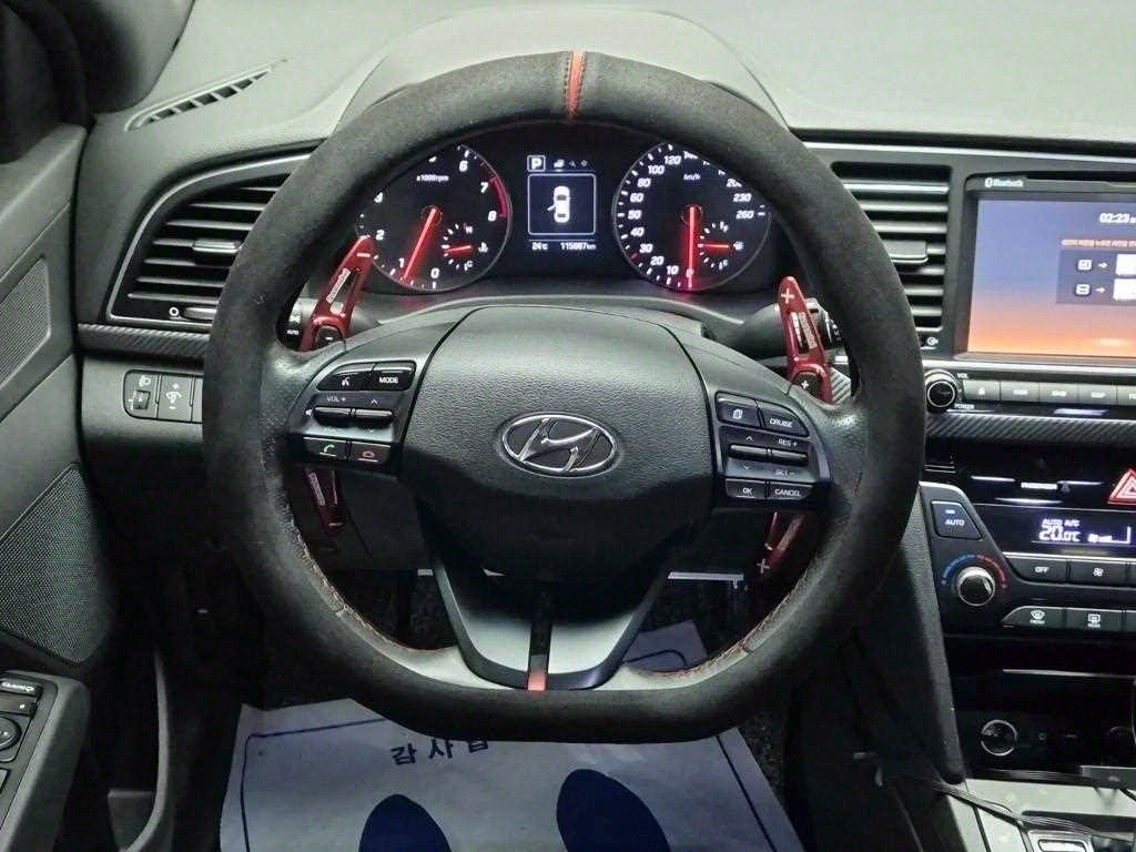 HYUNDAI Avante - Vista 9