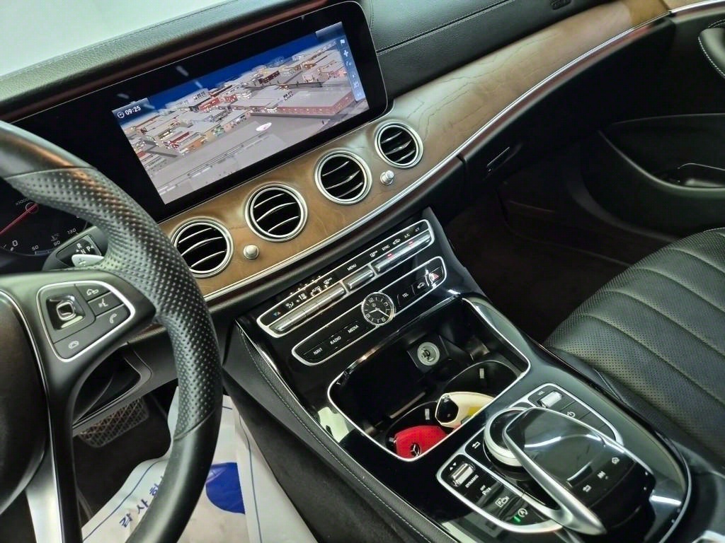 Mercedes Benz E class - Vista 10