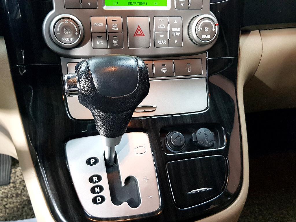 KIA Carnival - Vista 12