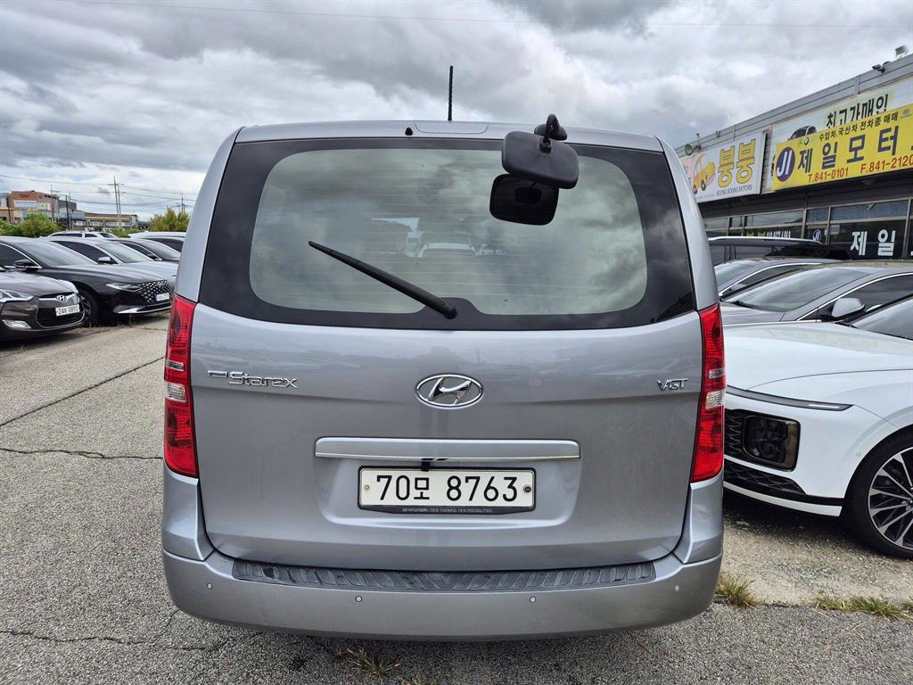 HYUNDAI Starex - Vista 4