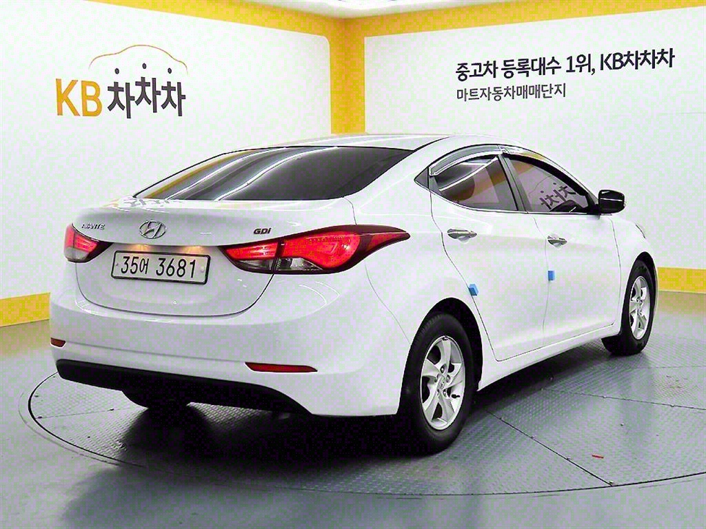 HYUNDAI Avante - Vista 4