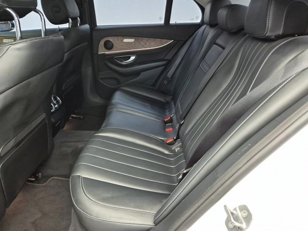 Mercedes Benz E class - Vista 12