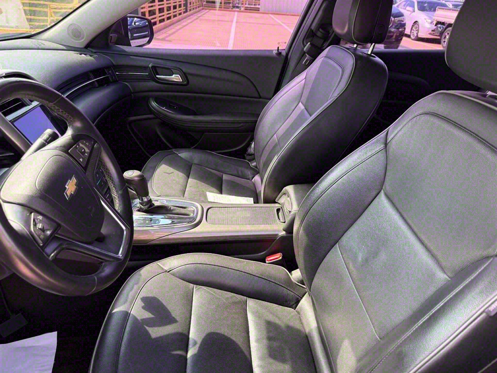 Chevrolet Malibu - Vista 10