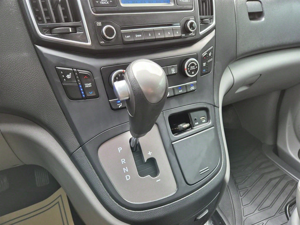 HYUNDAI Starex - Vista 11