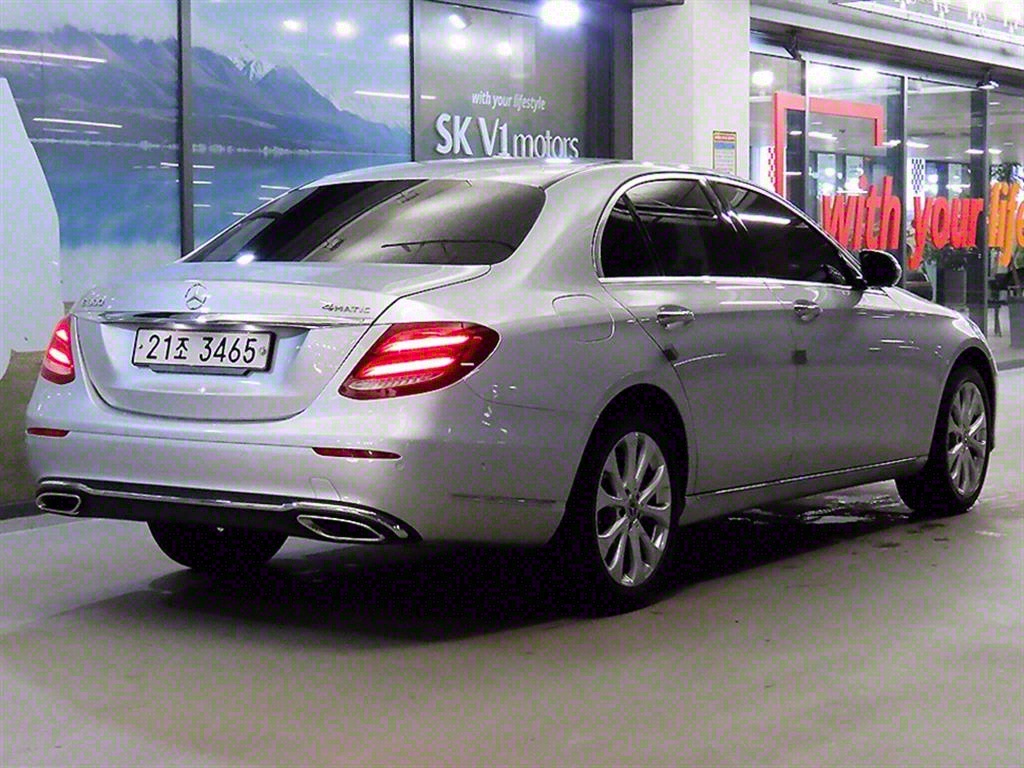 Mercedes Benz E class - Vista 4
