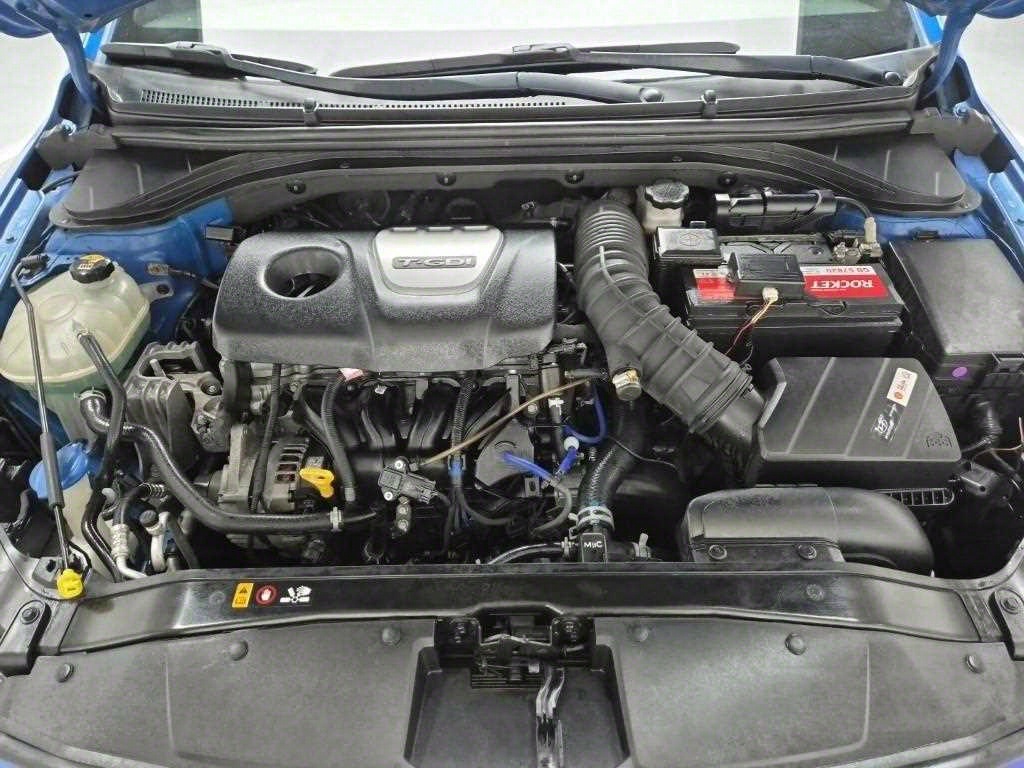 HYUNDAI Avante - Vista 5