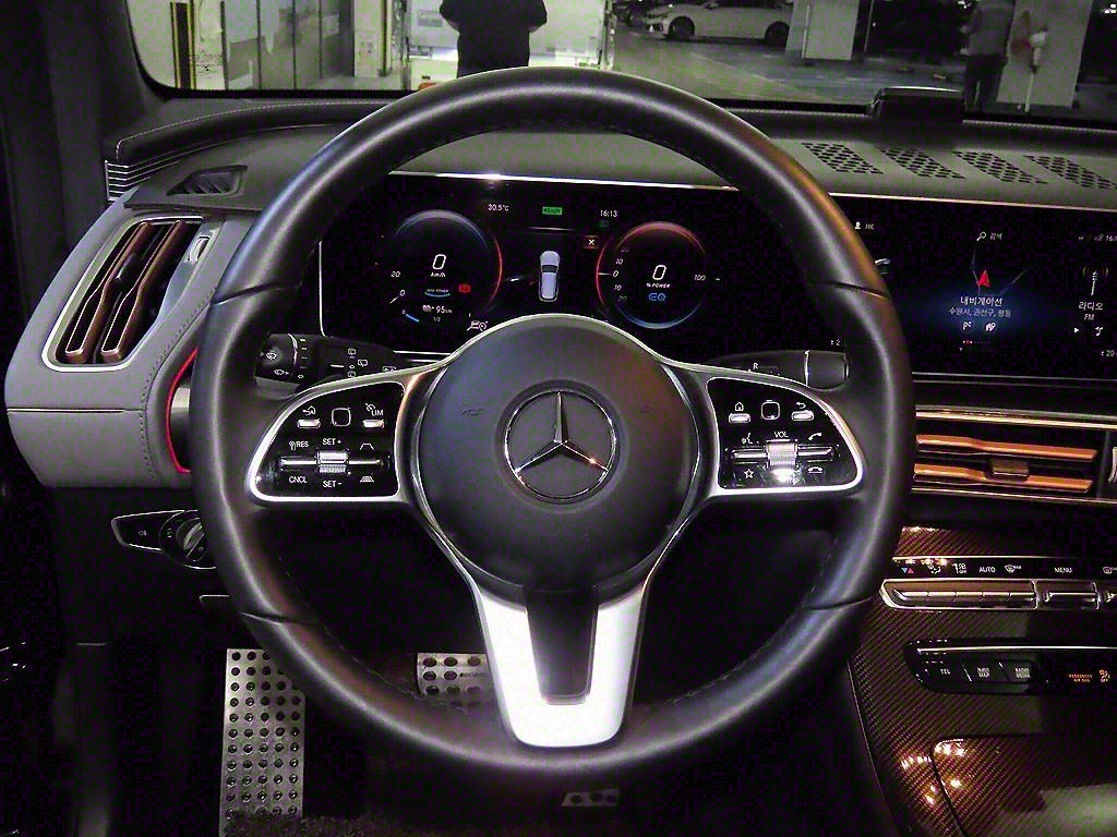 Mercedes Benz EQC - Vista 8