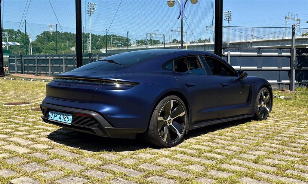 Porsche Taycan - Vista 5