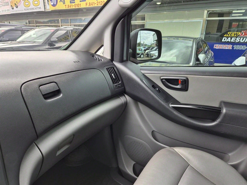 HYUNDAI Starex - Vista 12