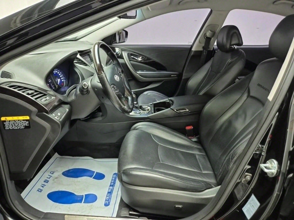 HYUNDAI Grandeur - Vista 11