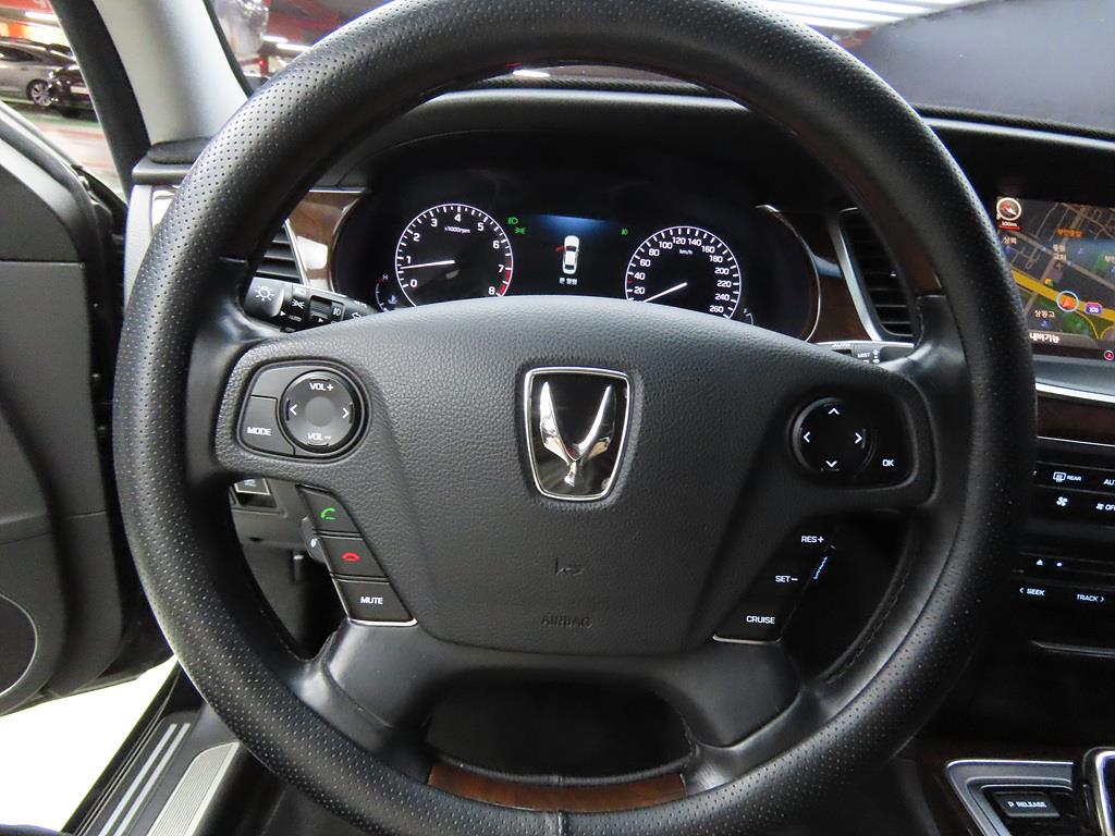 HYUNDAI Equus - Vista 8