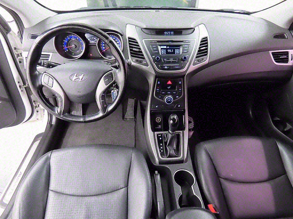 HYUNDAI Avante - Vista 7