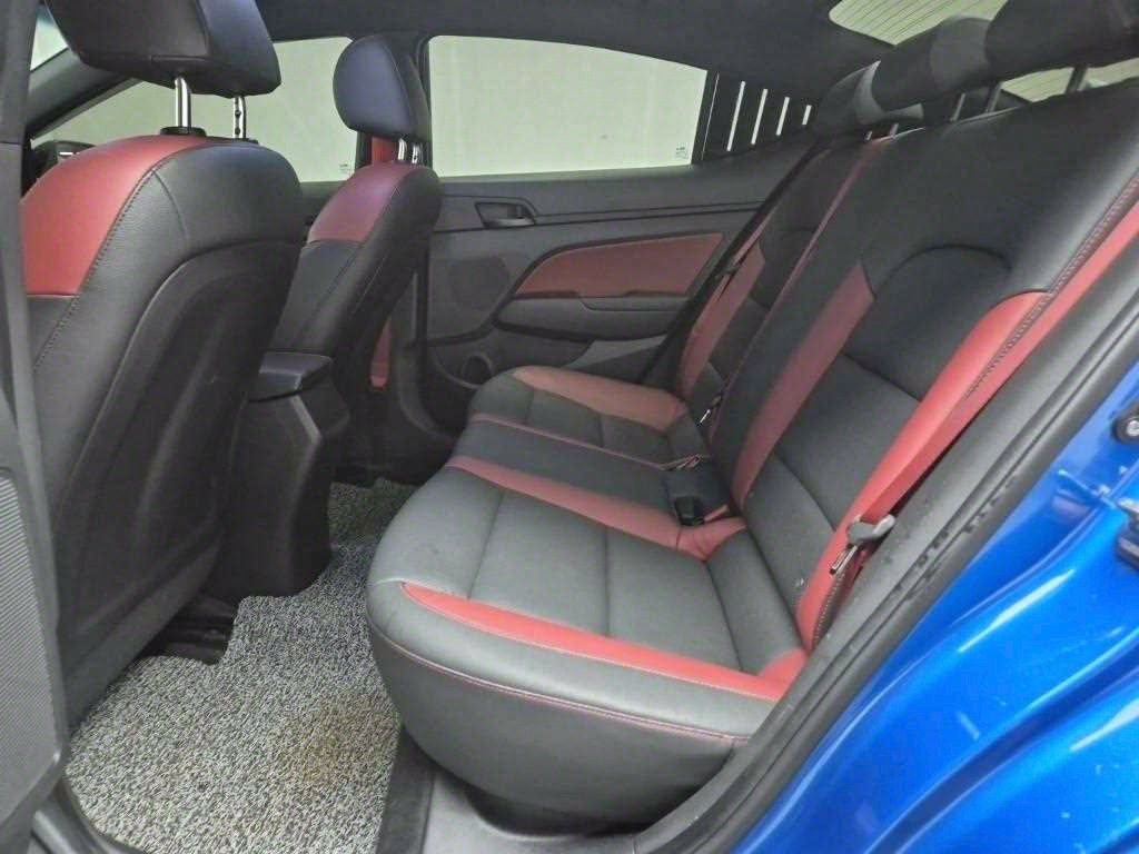 HYUNDAI Avante - Vista 12