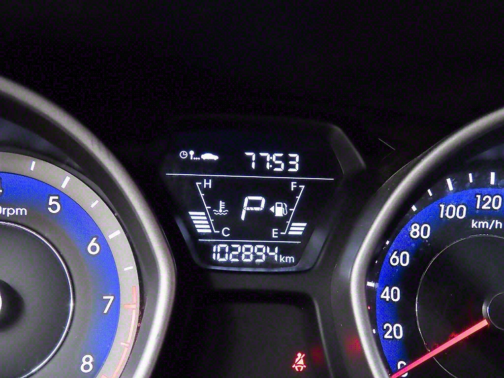 HYUNDAI Avante - Vista 8