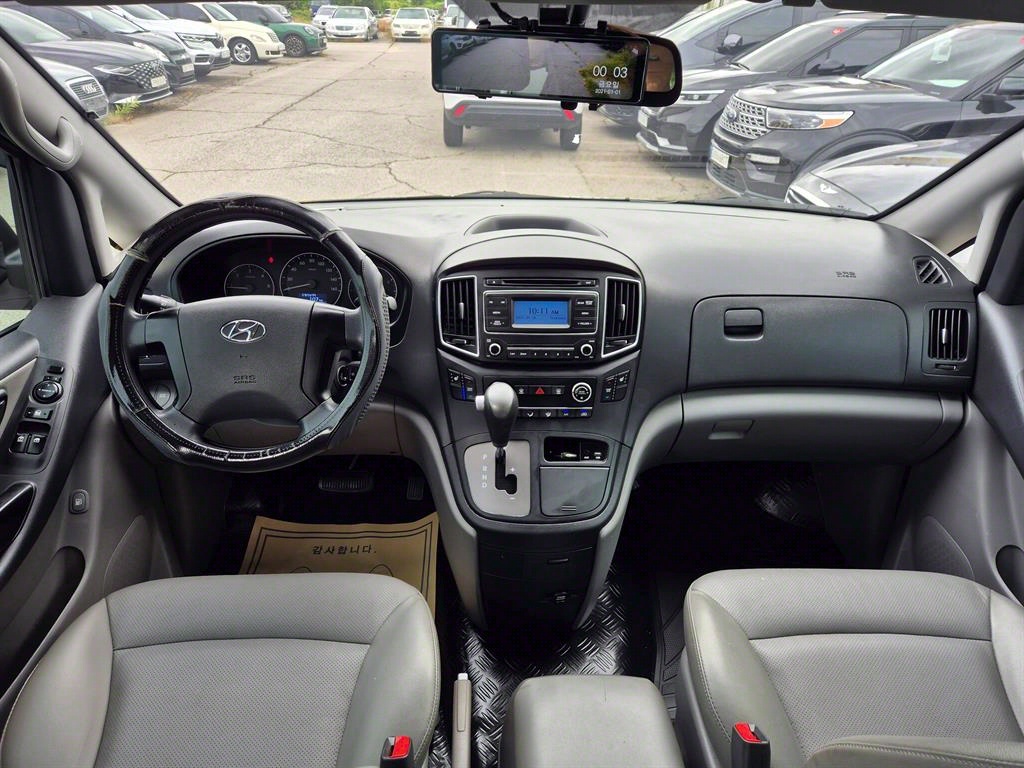 HYUNDAI Starex - Vista 5