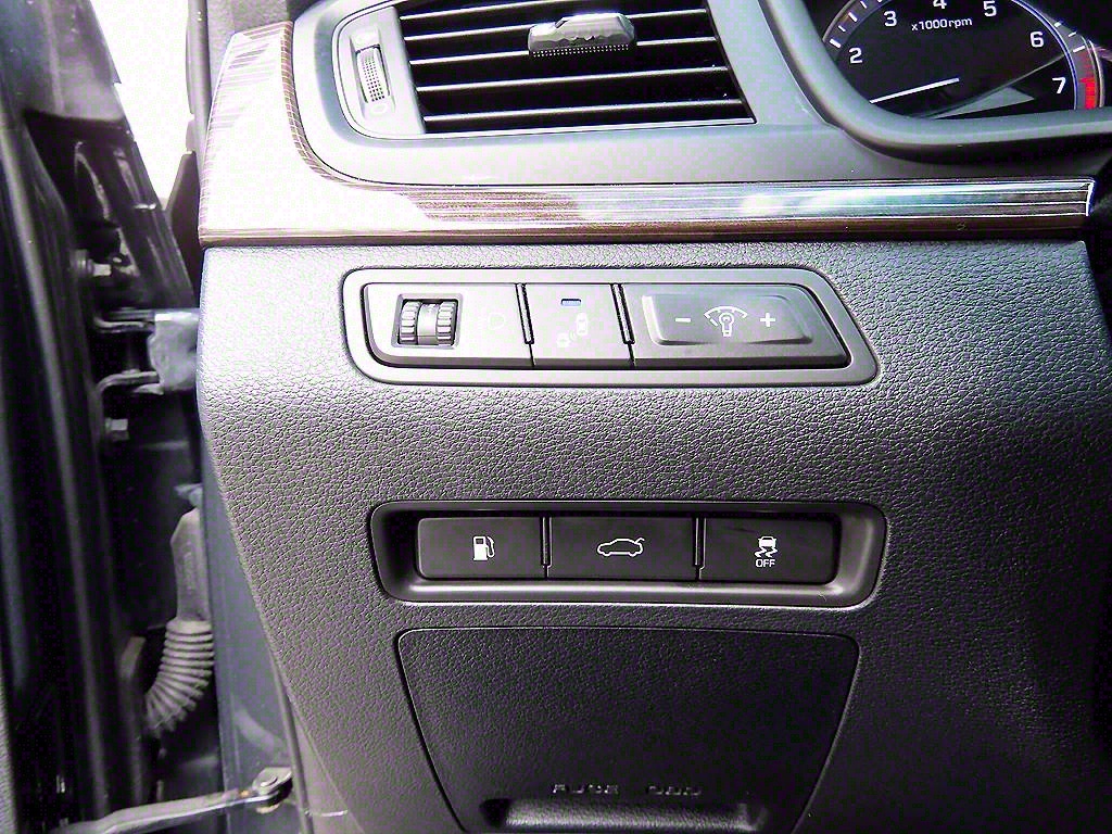 HYUNDAI Sonata - Vista 12