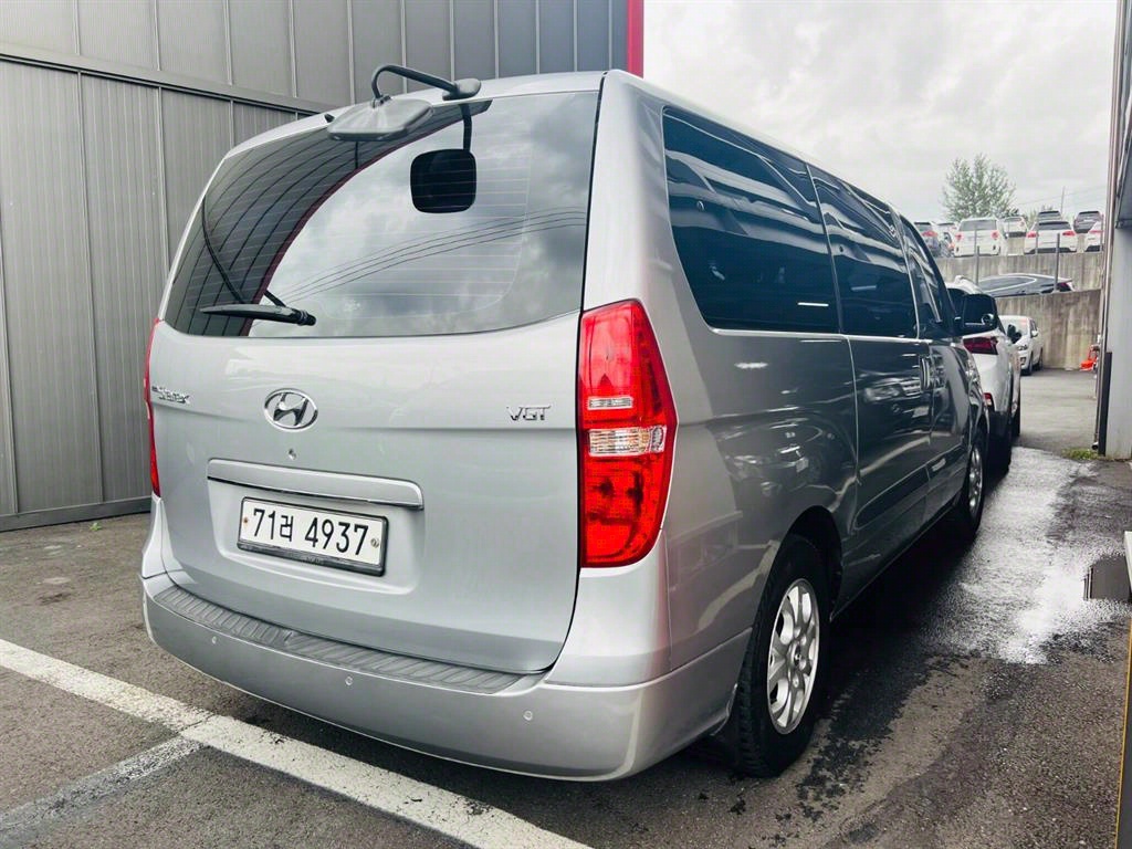 HYUNDAI Starex - Vista 7