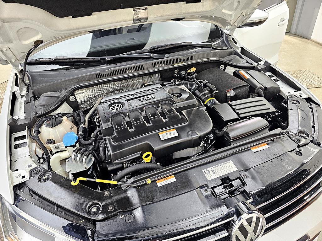 Volkswagen Jetta - Vista 6