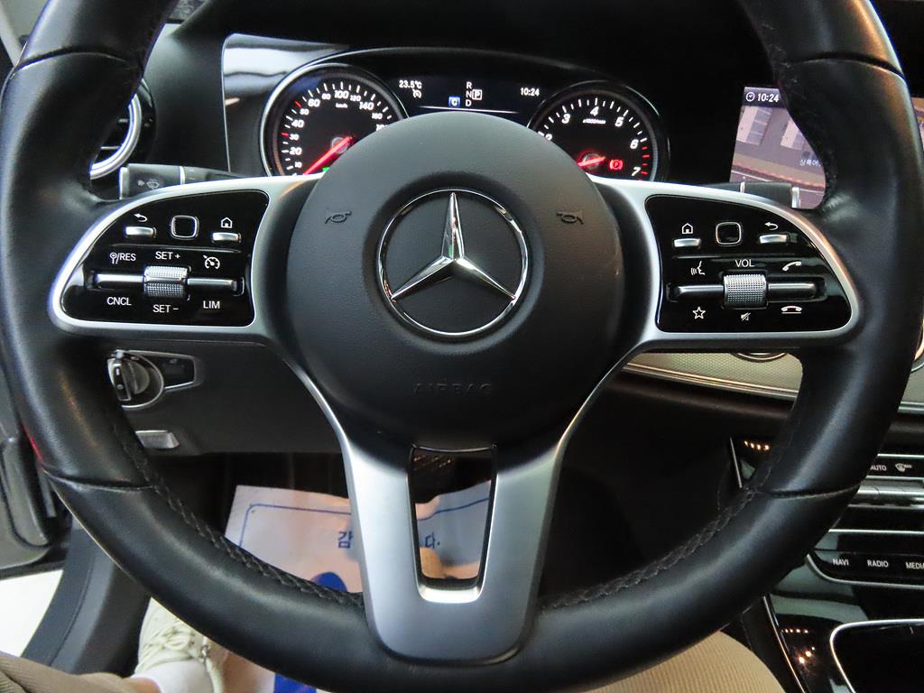 Mercedes Benz E class - Vista 10