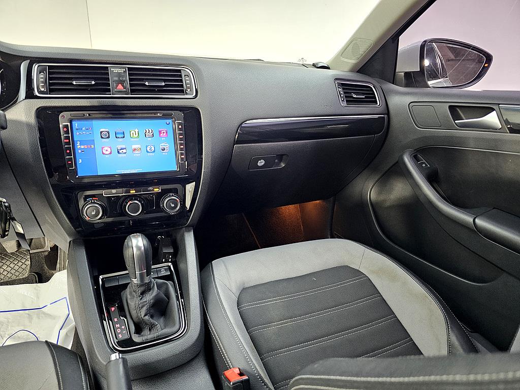 Volkswagen Jetta - Vista 10