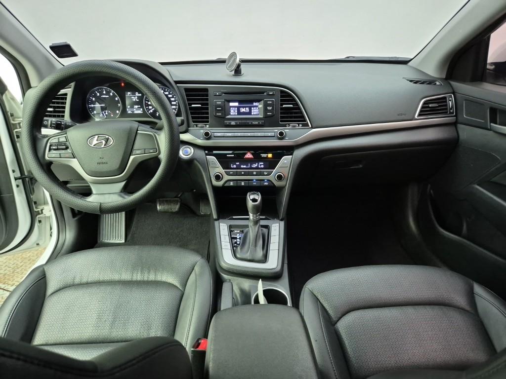 HYUNDAI Avante - Vista 5